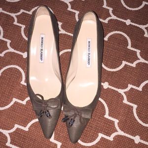 Authentic Manolo Blahnik  SZ 39 linen shoes